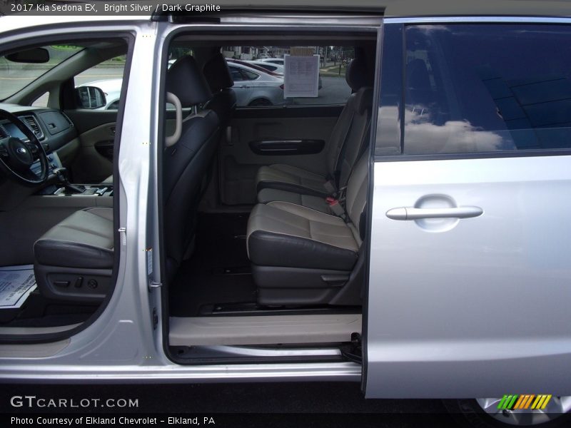 Bright Silver / Dark Graphite 2017 Kia Sedona EX