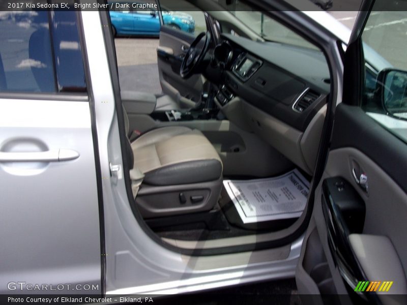 Bright Silver / Dark Graphite 2017 Kia Sedona EX
