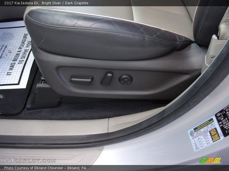 Bright Silver / Dark Graphite 2017 Kia Sedona EX
