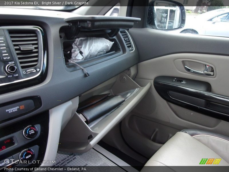 Bright Silver / Dark Graphite 2017 Kia Sedona EX