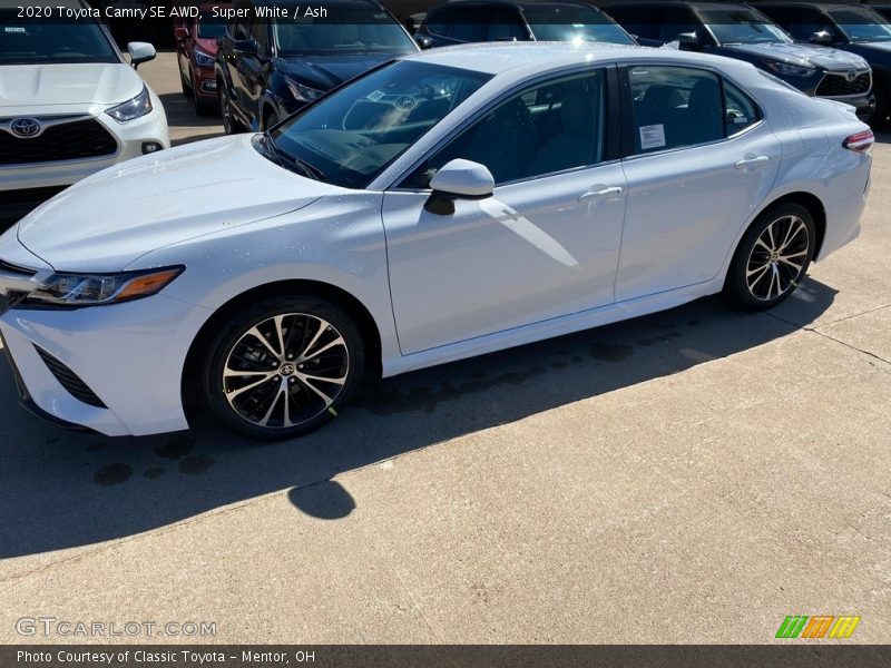 Super White / Ash 2020 Toyota Camry SE AWD