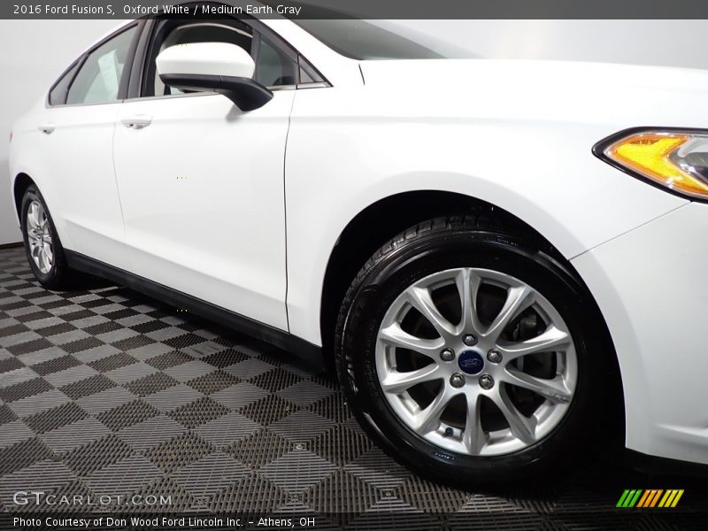 Oxford White / Medium Earth Gray 2016 Ford Fusion S