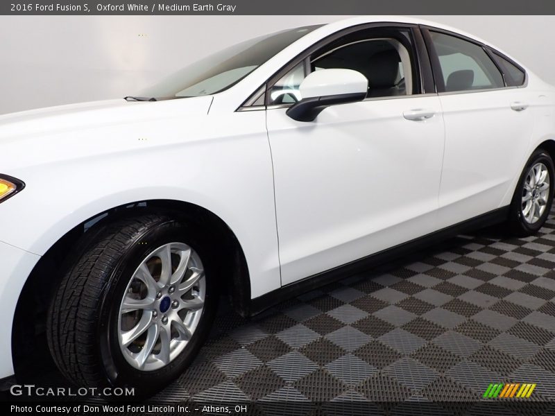Oxford White / Medium Earth Gray 2016 Ford Fusion S