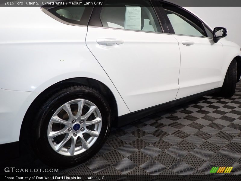 Oxford White / Medium Earth Gray 2016 Ford Fusion S