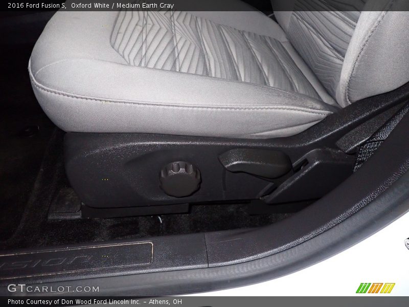 Oxford White / Medium Earth Gray 2016 Ford Fusion S