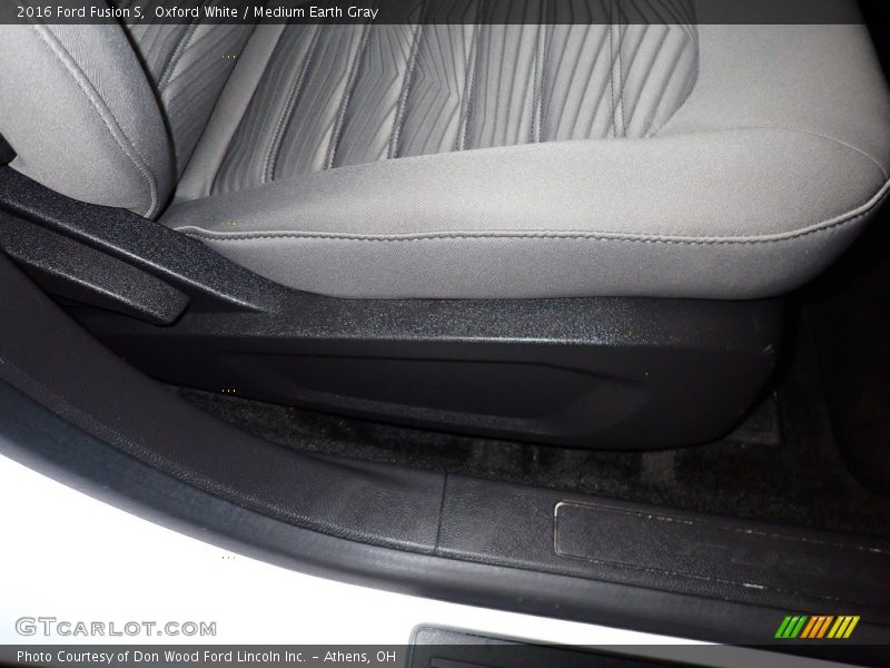 Oxford White / Medium Earth Gray 2016 Ford Fusion S