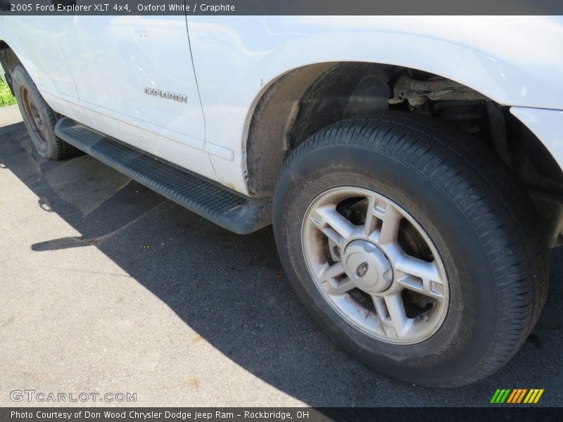 Oxford White / Graphite 2005 Ford Explorer XLT 4x4