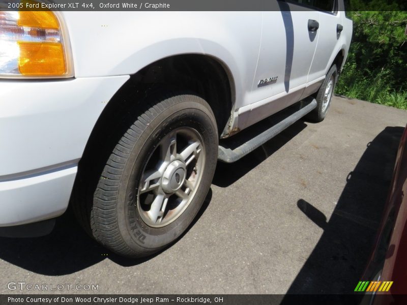 Oxford White / Graphite 2005 Ford Explorer XLT 4x4