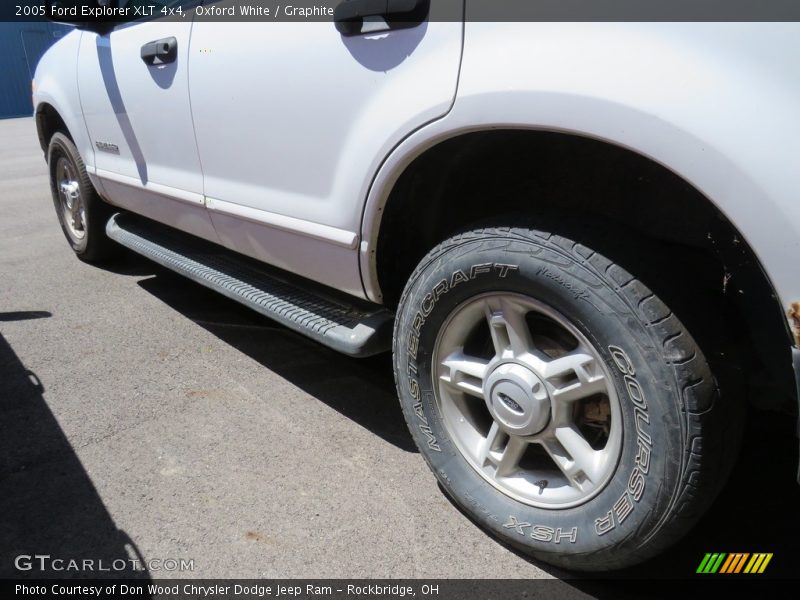 Oxford White / Graphite 2005 Ford Explorer XLT 4x4