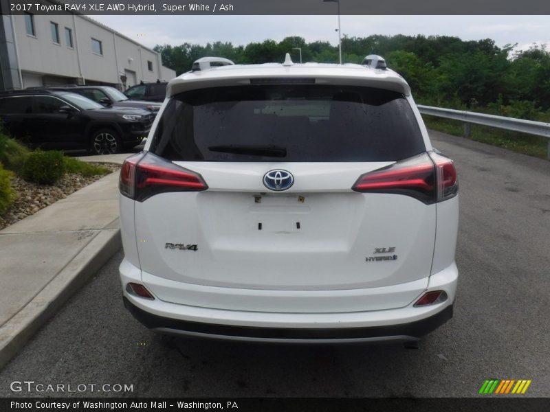 Super White / Ash 2017 Toyota RAV4 XLE AWD Hybrid