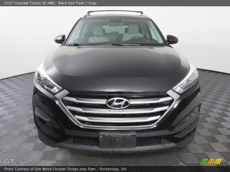 Black Noir Pearl / Gray 2017 Hyundai Tucson SE AWD
