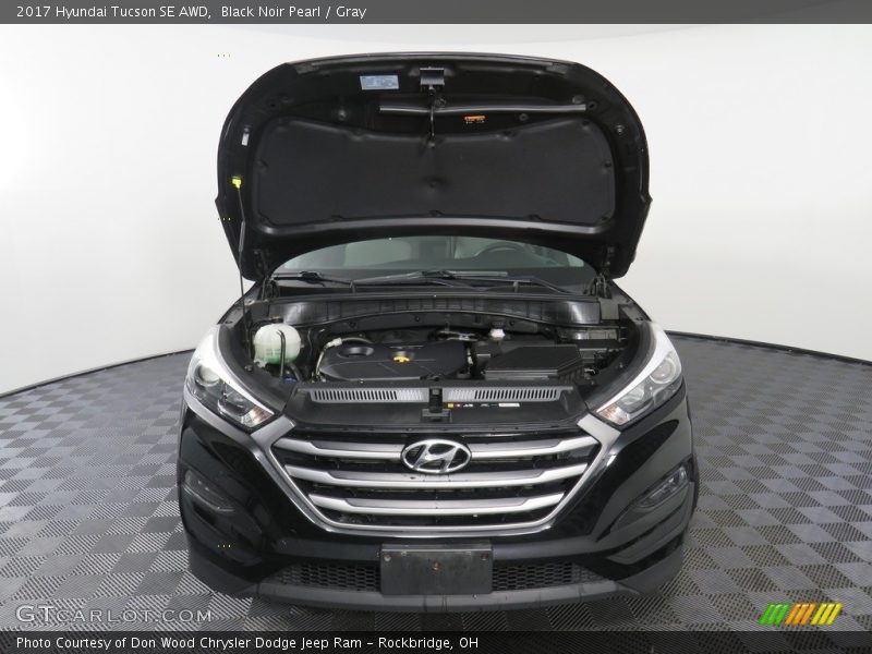 Black Noir Pearl / Gray 2017 Hyundai Tucson SE AWD