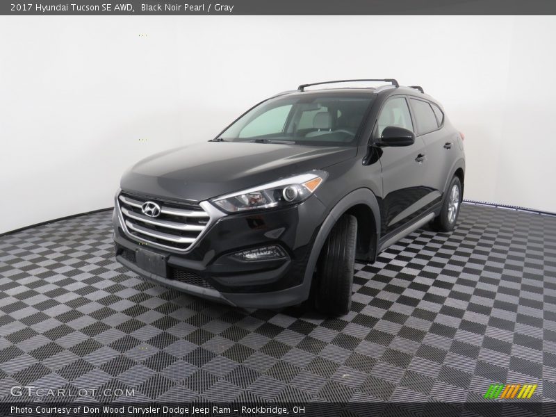 Black Noir Pearl / Gray 2017 Hyundai Tucson SE AWD