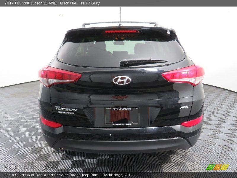 Black Noir Pearl / Gray 2017 Hyundai Tucson SE AWD