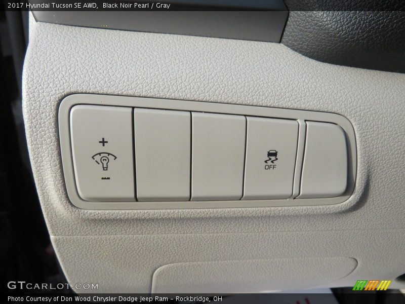 Black Noir Pearl / Gray 2017 Hyundai Tucson SE AWD