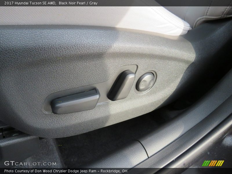 Black Noir Pearl / Gray 2017 Hyundai Tucson SE AWD