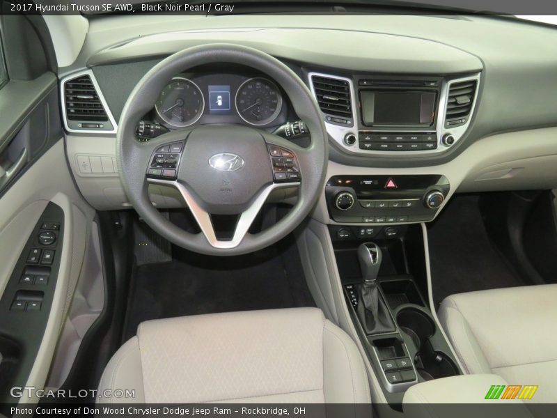 Black Noir Pearl / Gray 2017 Hyundai Tucson SE AWD