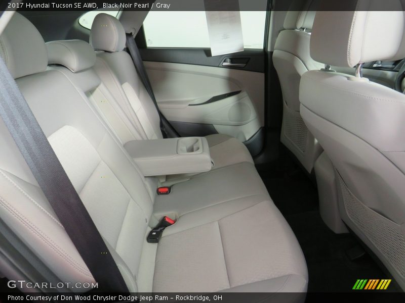 Black Noir Pearl / Gray 2017 Hyundai Tucson SE AWD
