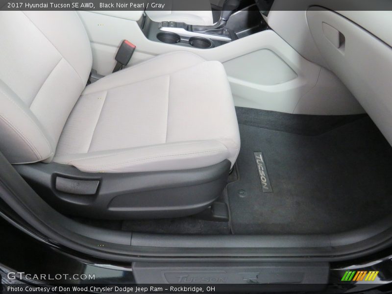 Black Noir Pearl / Gray 2017 Hyundai Tucson SE AWD