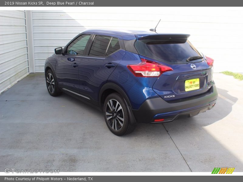 Deep Blue Pearl / Charcoal 2019 Nissan Kicks SR