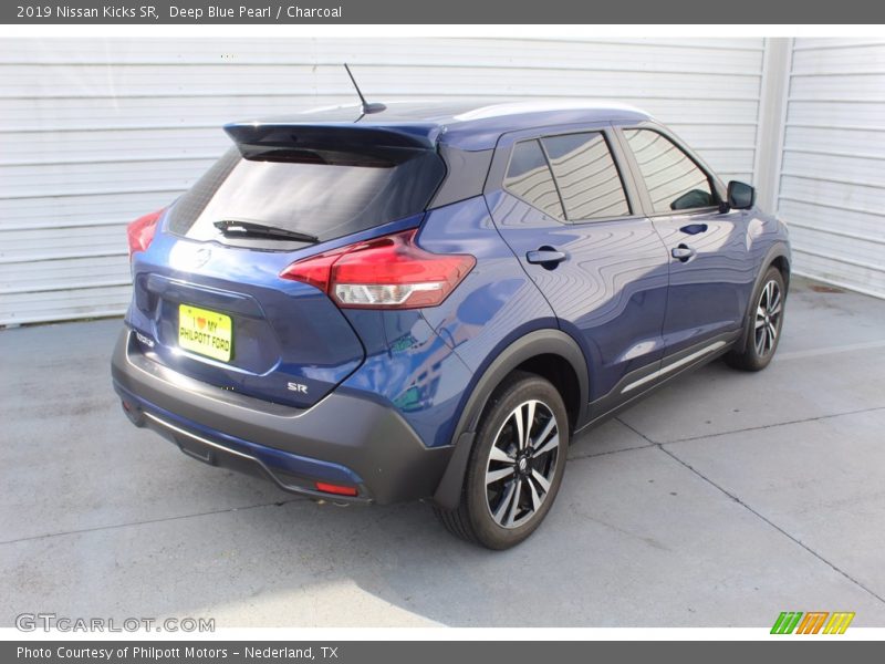 Deep Blue Pearl / Charcoal 2019 Nissan Kicks SR