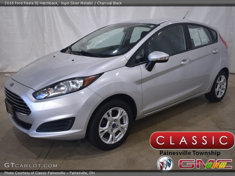 Ingot Silver Metallic / Charcoal Black 2016 Ford Fiesta SE Hatchback
