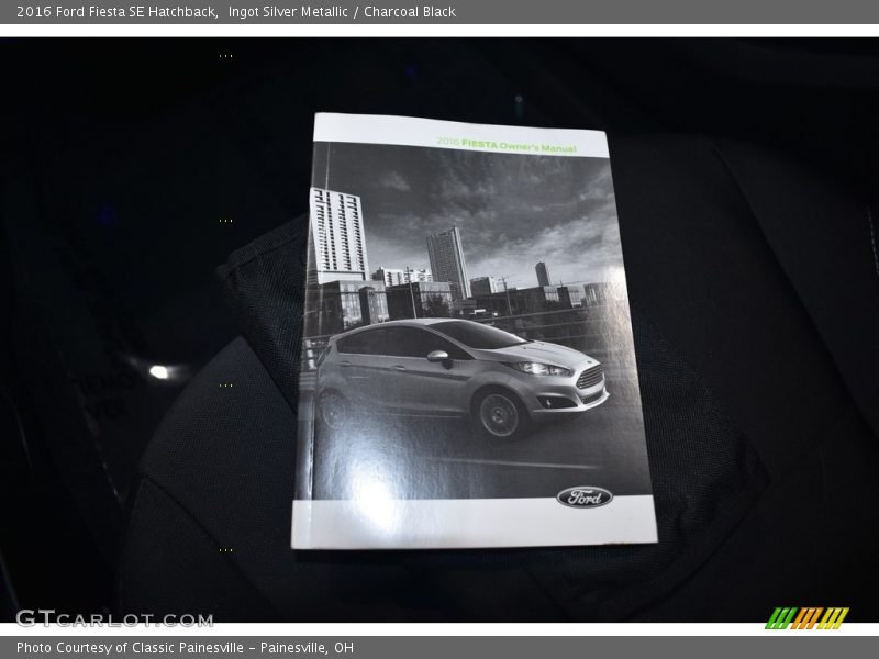 Ingot Silver Metallic / Charcoal Black 2016 Ford Fiesta SE Hatchback