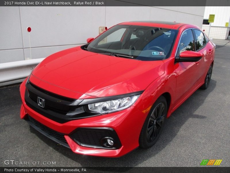 Front 3/4 View of 2017 Civic EX-L Navi Hatchback