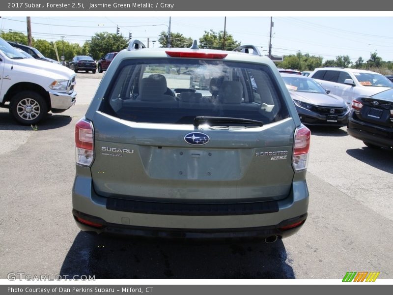 Jasmine Green Metallic / Gray 2017 Subaru Forester 2.5i