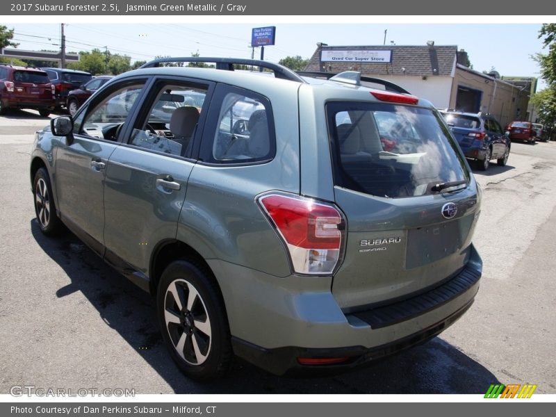 Jasmine Green Metallic / Gray 2017 Subaru Forester 2.5i