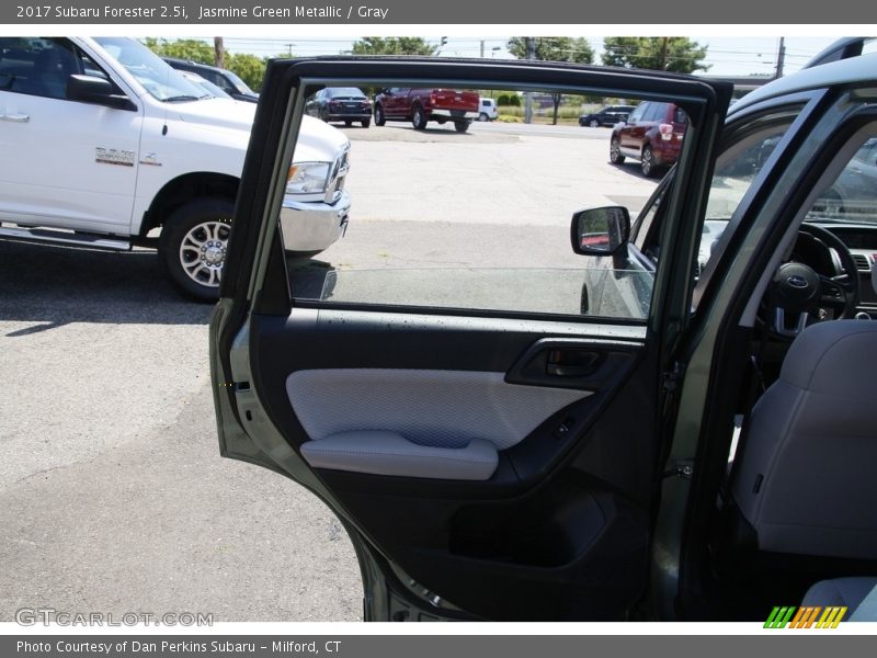 Jasmine Green Metallic / Gray 2017 Subaru Forester 2.5i