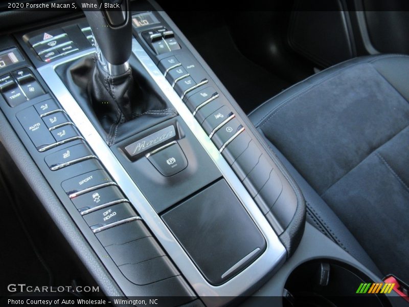 Controls of 2020 Macan S