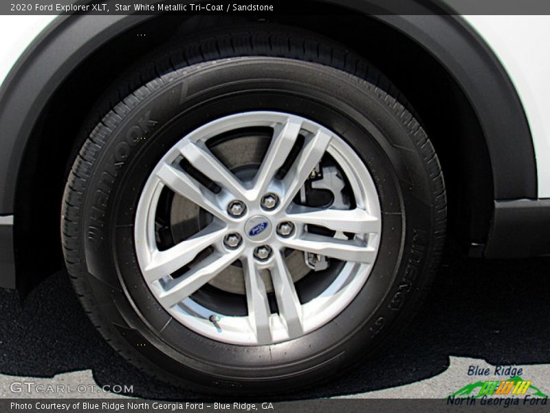Star White Metallic Tri-Coat / Sandstone 2020 Ford Explorer XLT