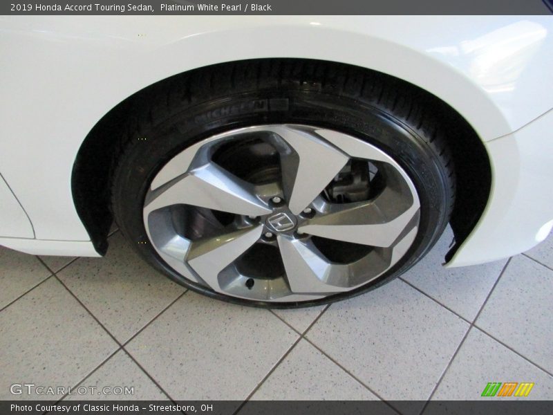 Platinum White Pearl / Black 2019 Honda Accord Touring Sedan