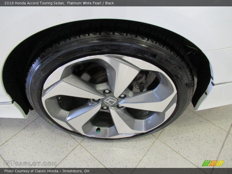 Platinum White Pearl / Black 2019 Honda Accord Touring Sedan
