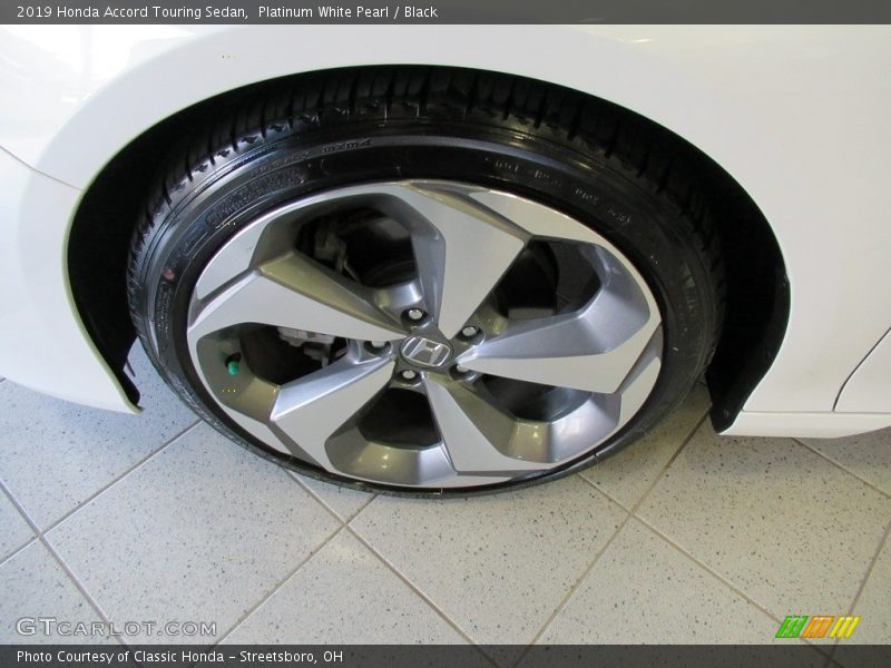 Platinum White Pearl / Black 2019 Honda Accord Touring Sedan