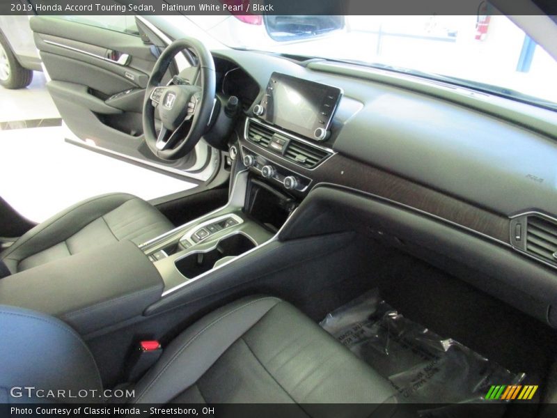 Platinum White Pearl / Black 2019 Honda Accord Touring Sedan