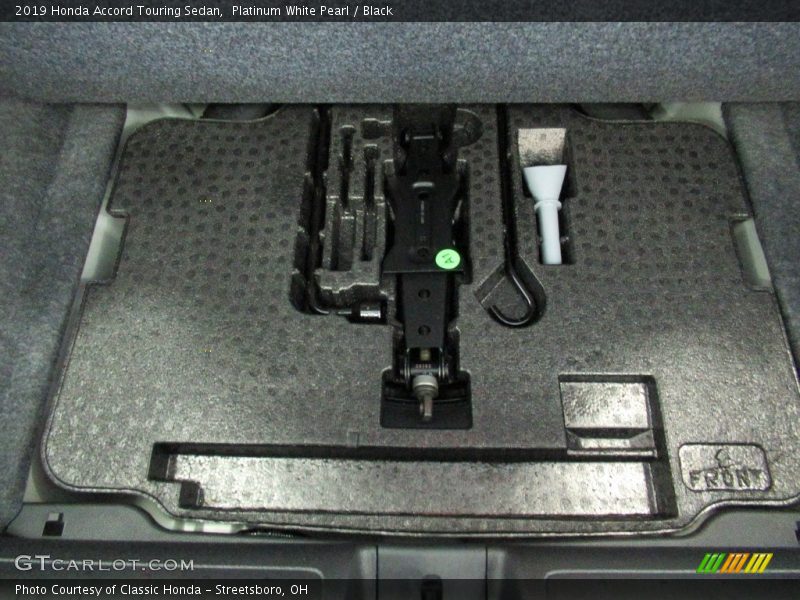 Platinum White Pearl / Black 2019 Honda Accord Touring Sedan