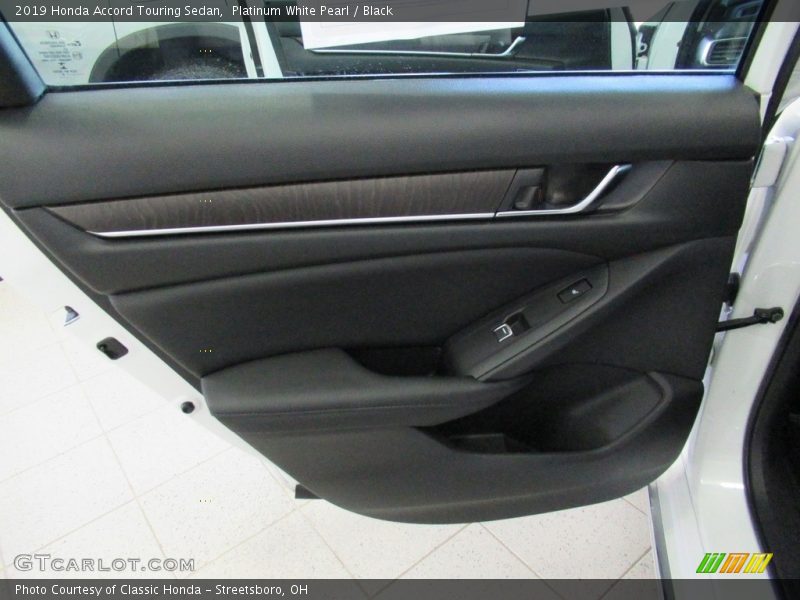 Platinum White Pearl / Black 2019 Honda Accord Touring Sedan