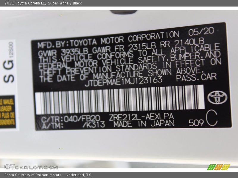 Super White / Black 2021 Toyota Corolla LE