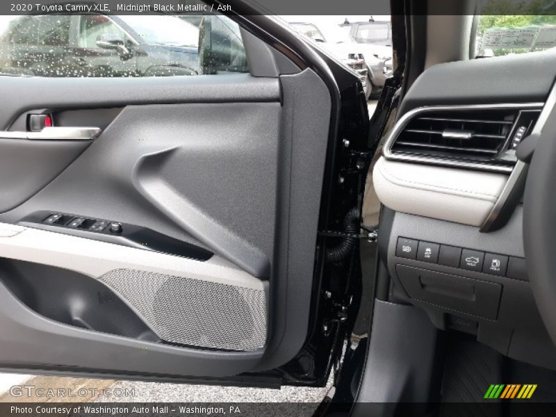 Midnight Black Metallic / Ash 2020 Toyota Camry XLE