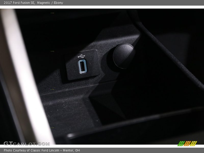 Magnetic / Ebony 2017 Ford Fusion SE