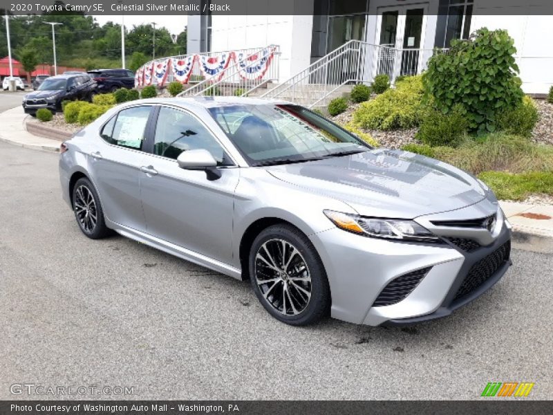 Front 3/4 View of 2020 Camry SE