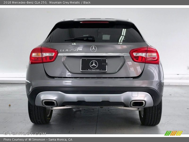 Mountain Grey Metallic / Black 2018 Mercedes-Benz GLA 250