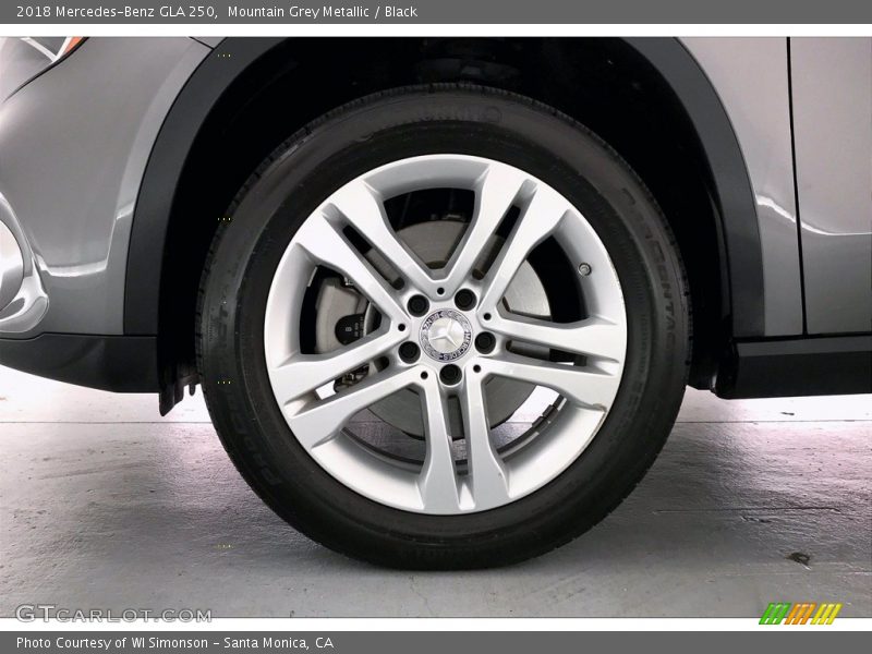 Mountain Grey Metallic / Black 2018 Mercedes-Benz GLA 250