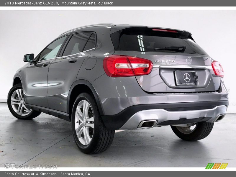 Mountain Grey Metallic / Black 2018 Mercedes-Benz GLA 250