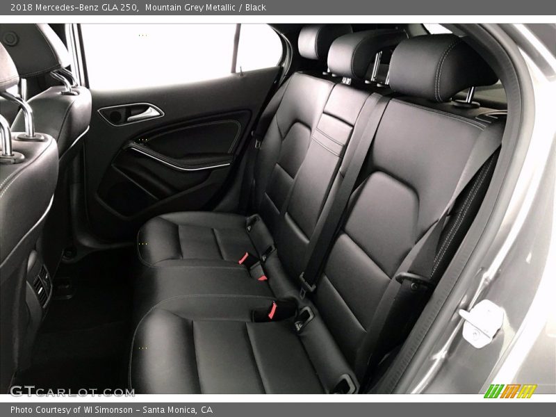 Mountain Grey Metallic / Black 2018 Mercedes-Benz GLA 250