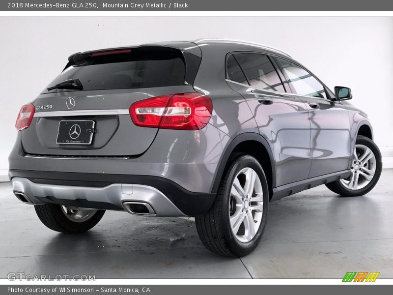 Mountain Grey Metallic / Black 2018 Mercedes-Benz GLA 250