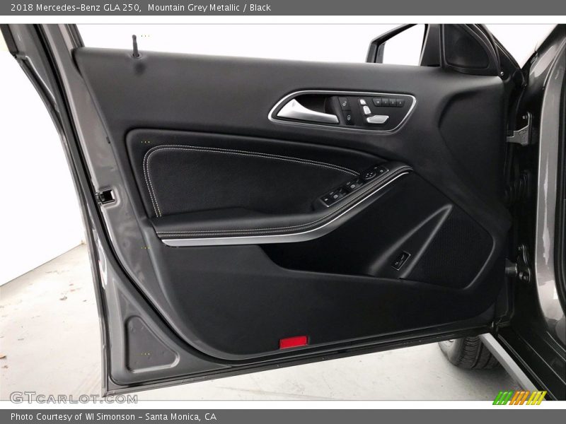 Mountain Grey Metallic / Black 2018 Mercedes-Benz GLA 250