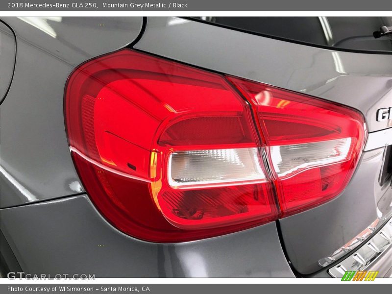 Mountain Grey Metallic / Black 2018 Mercedes-Benz GLA 250